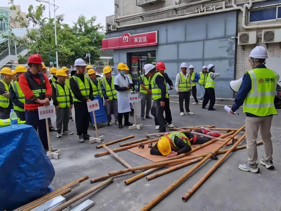 20251023 組織在安居項(xiàng)目塘尾十五區(qū)4-1棟防高墜事故演練.jpg